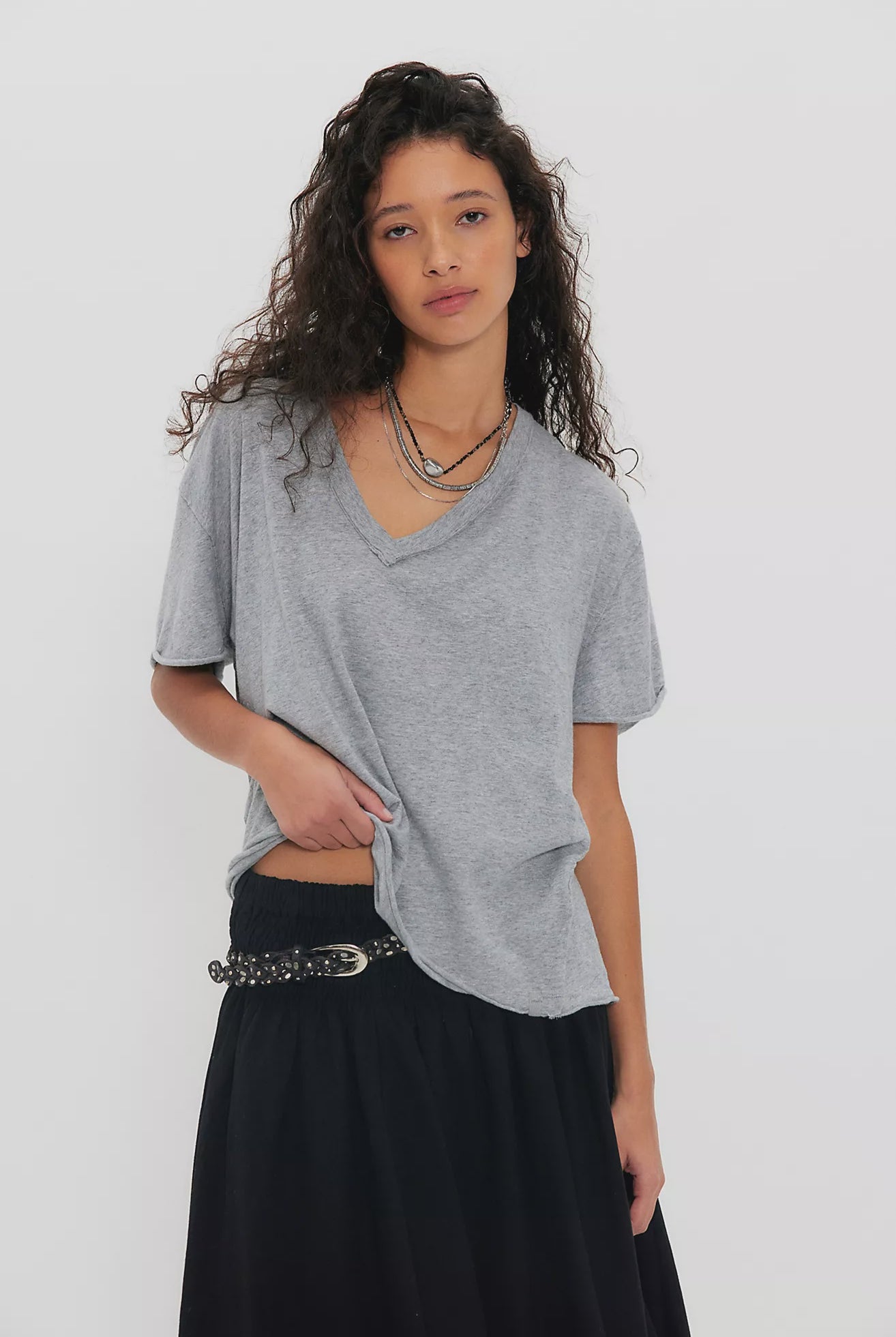 Woman wearing a gray oversized v-neck t-shirt