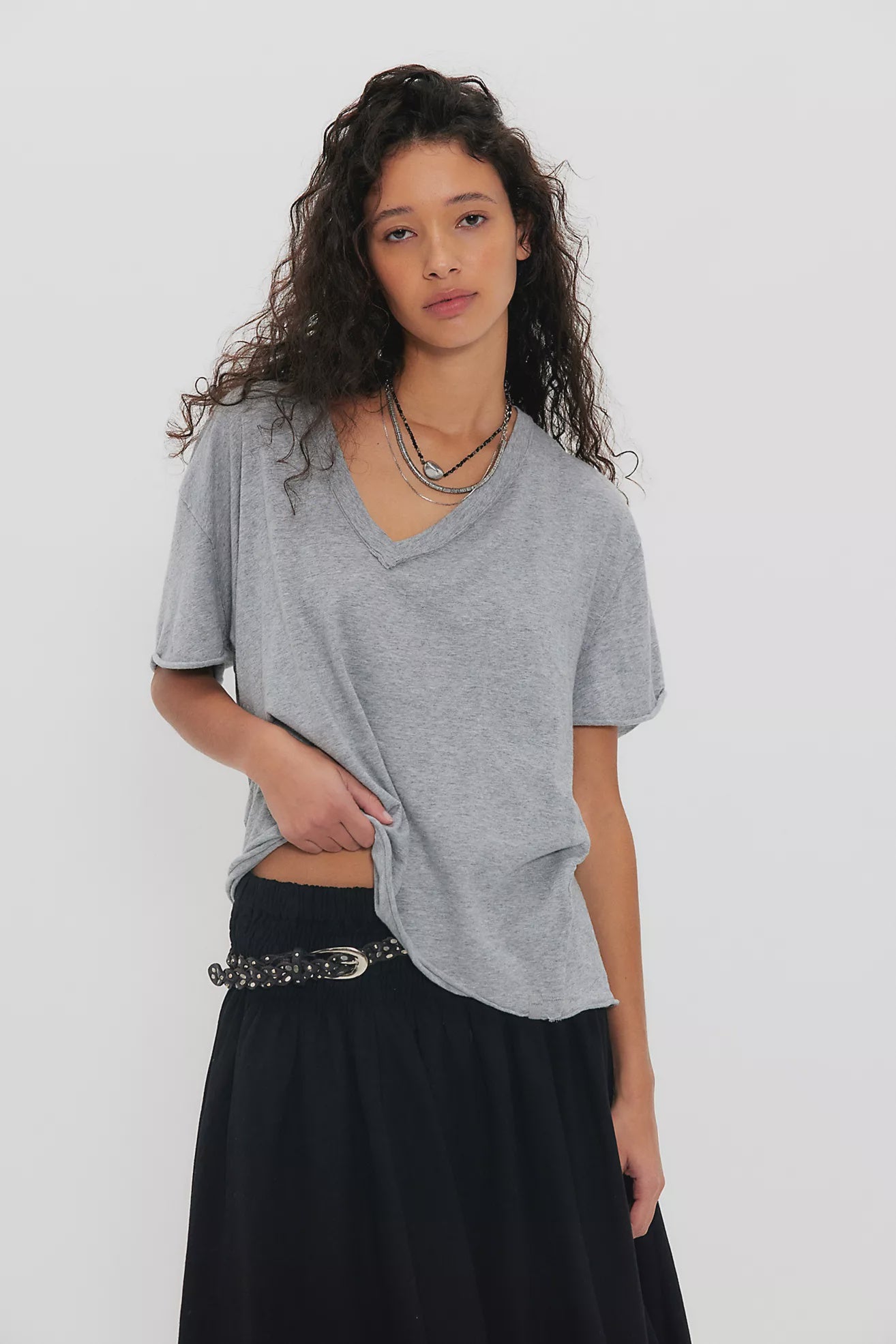 Woman wearing a gray oversized v-neck t-shirt
