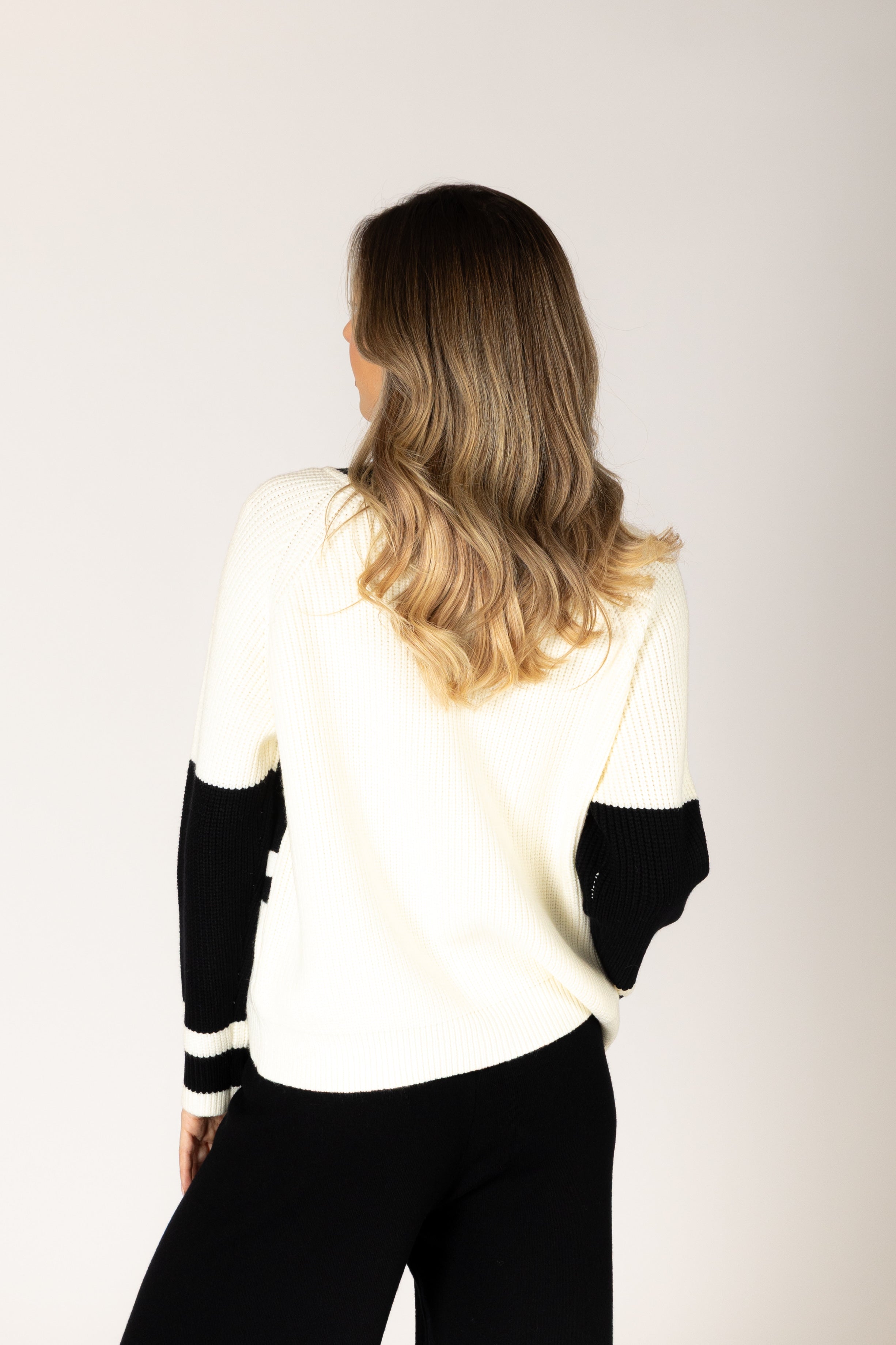Black-and-white crewneck sweater featuring bold “LES ALPES” lettering across the front and a relaxed fit.