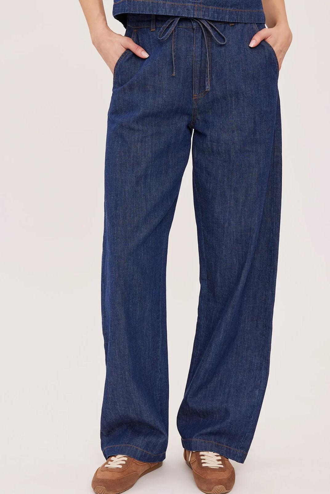 Hayden high-rise barrel-leg pants in washed denim, featuring slash pockets, a front zipper closure, and an elasticated back waistband. Made from a cotton-linen blend for a relaxed, lived-in look.
