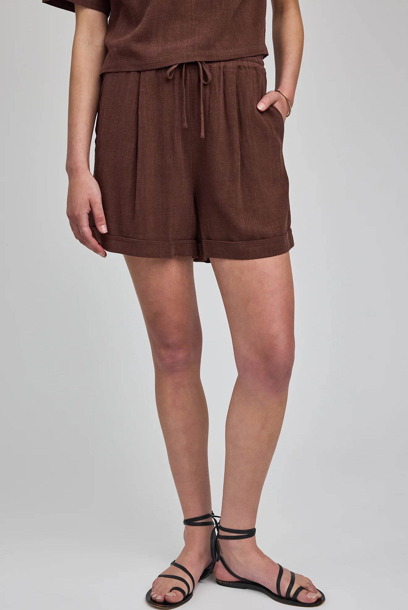 High-rise Juno shorts in a lightweight rayon-linen blend featuring an elastic drawstring waistband, front slash pockets, back patch pockets, and a relaxed fit.