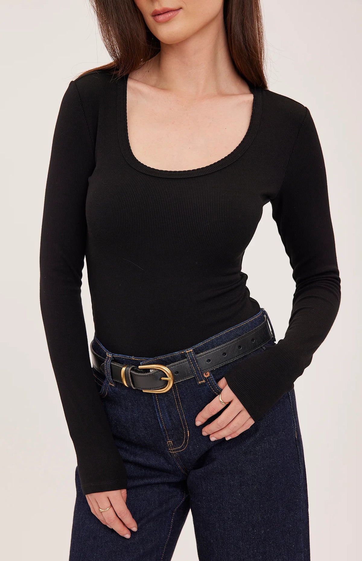 Lexy top in a stretchy ribbed fabric with a body-hugging contour fit, scoop neckline, and delicate scalloped edge for a feminine finish. Available in Black and Smoke.