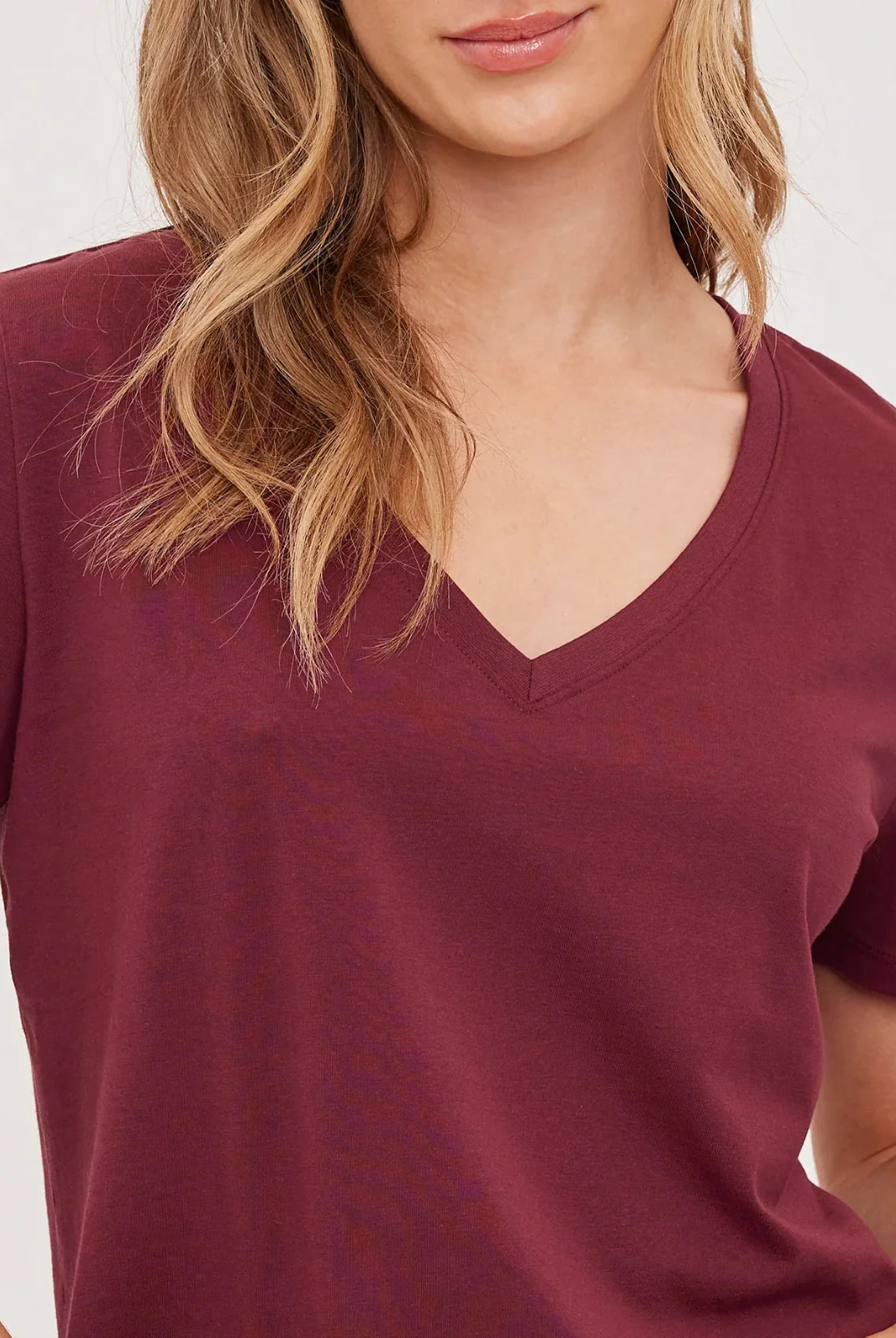 Lucy relaxed-fit V-neck T-shirt in garment-dyed cotton jersey, featuring a classic silhouette with a soft, lived-in look.