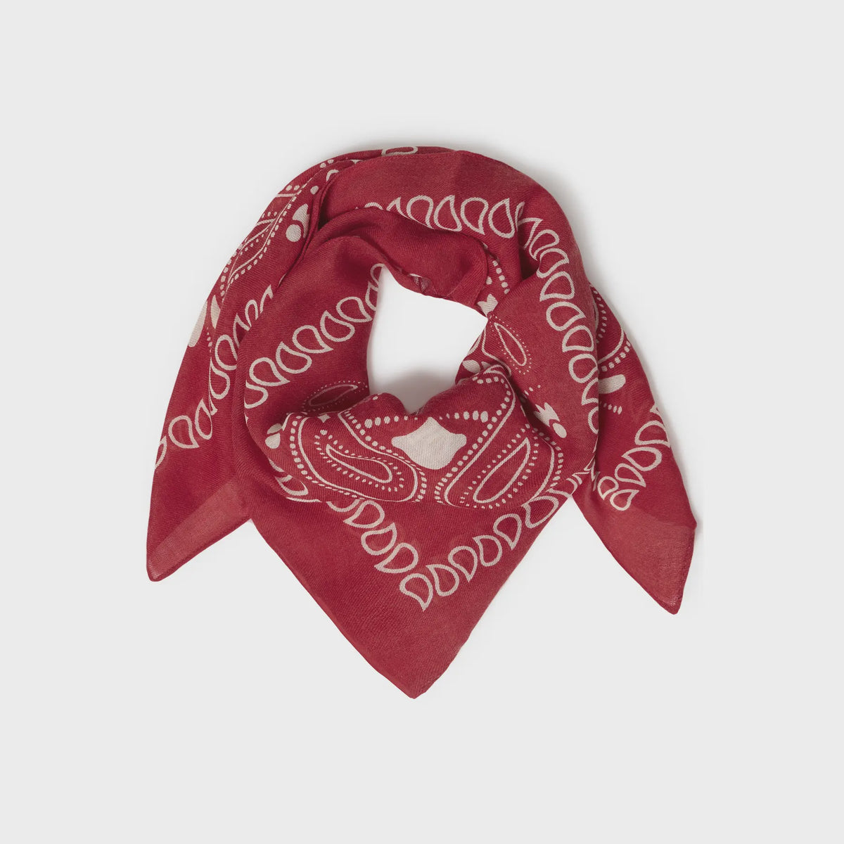 Scarf with a lightweight, soft finish and a visible large square shape. Classic frayed edges and bold contrasting motif along the border. Effortlessly elevates everyday style.