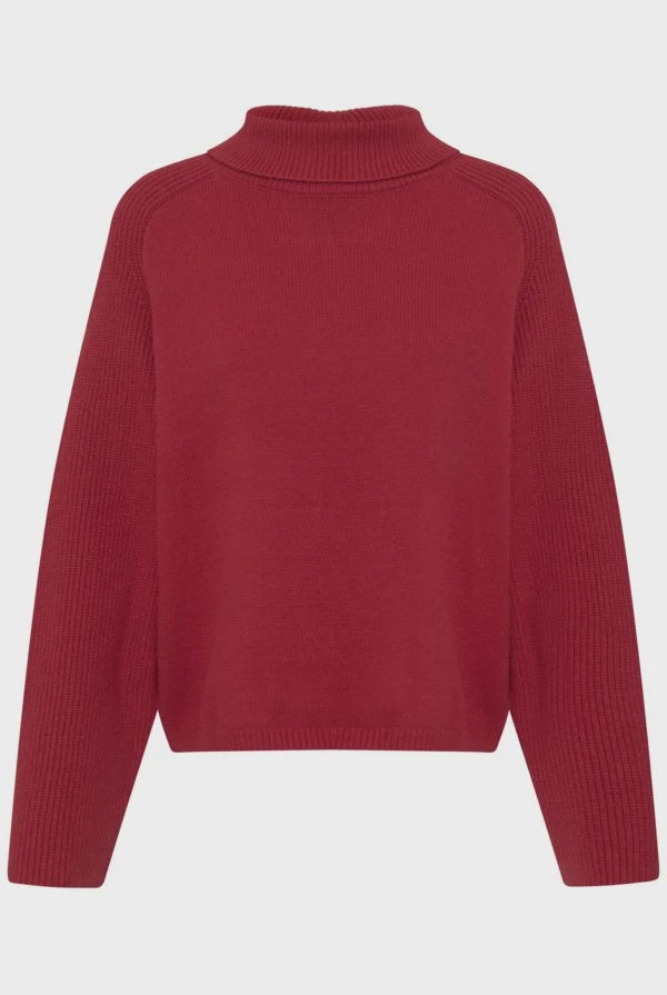 ICHI IHBETIAS Pullover in red, featuring a soft knit texture, relaxed fit, long sleeves, and a classic everyday silhouette.