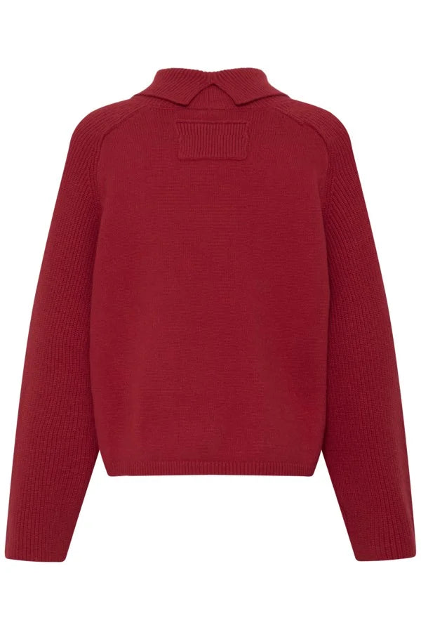 ICHI IHBETIAS Pullover in red, featuring a soft knit texture, relaxed fit, long sleeves, and a classic everyday silhouette.