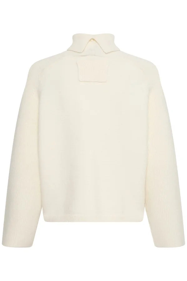 ICHI IHBETIAS Pullover in cream, featuring a soft knit texture, relaxed fit, long sleeves, and a classic everyday silhouette.