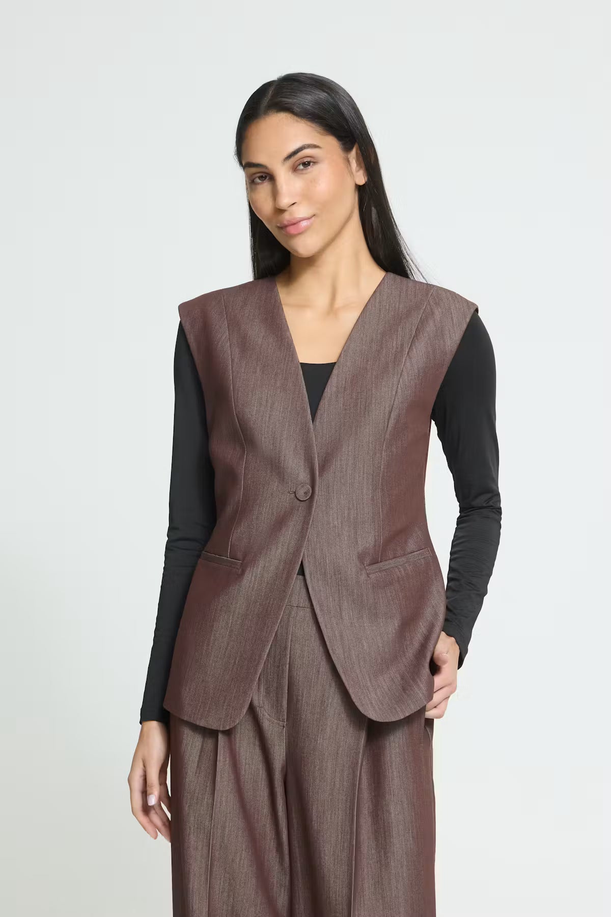 ICHI IHJUMI Top in Coffee Bean featuring a sleeveless tailored design, V-neckline, button-front closure, and a fitted waist for a polished, structured look.
