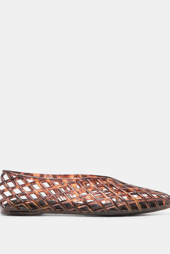 woven jelly flat in tortoise