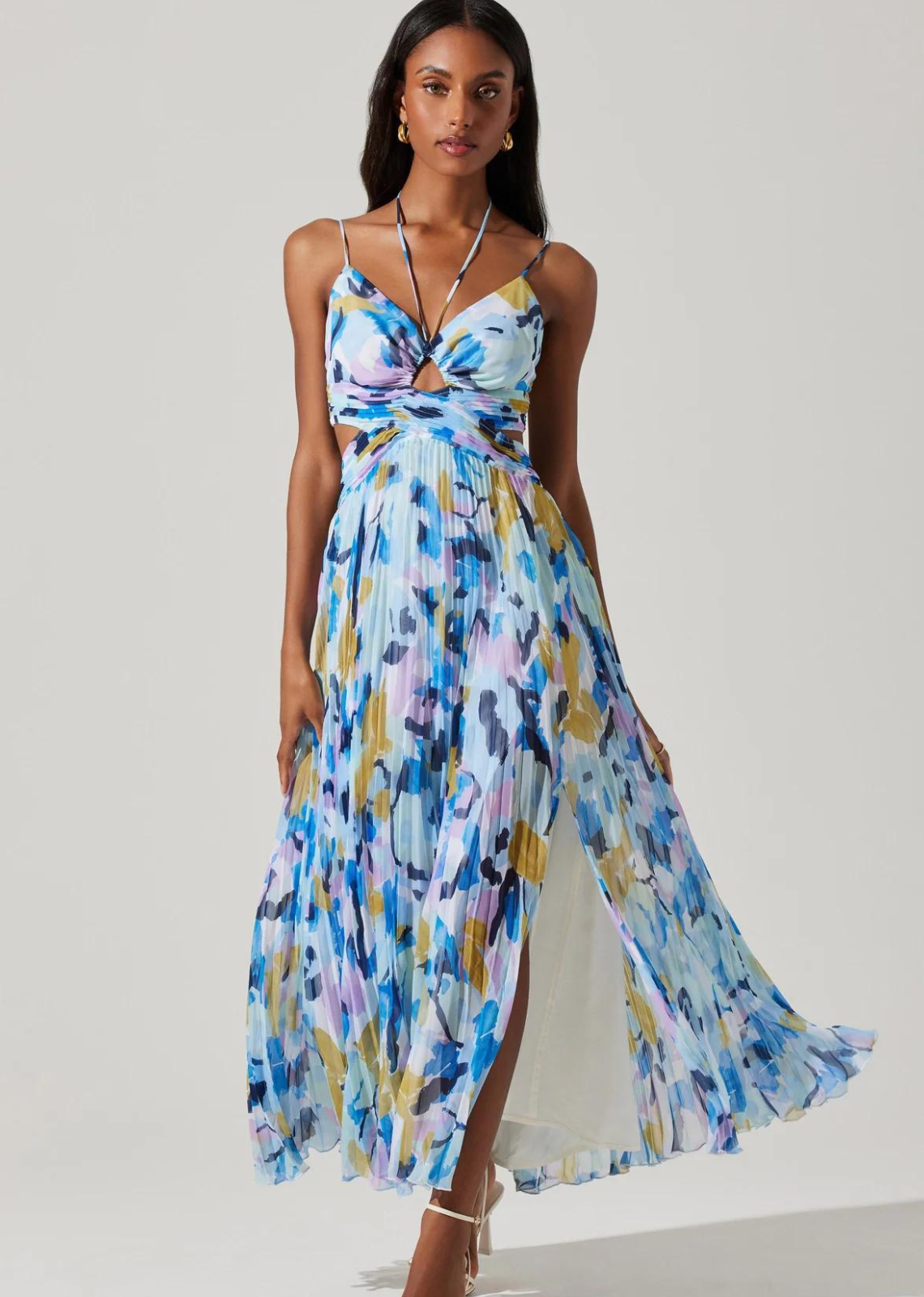 ASTR The Label Aquata Floral Maxi Dress. Front V-neck strappy detail, keyhole cutout Halter tie straps, plisse fabrication, side cutouts Side slit, hidden back zipper closure.