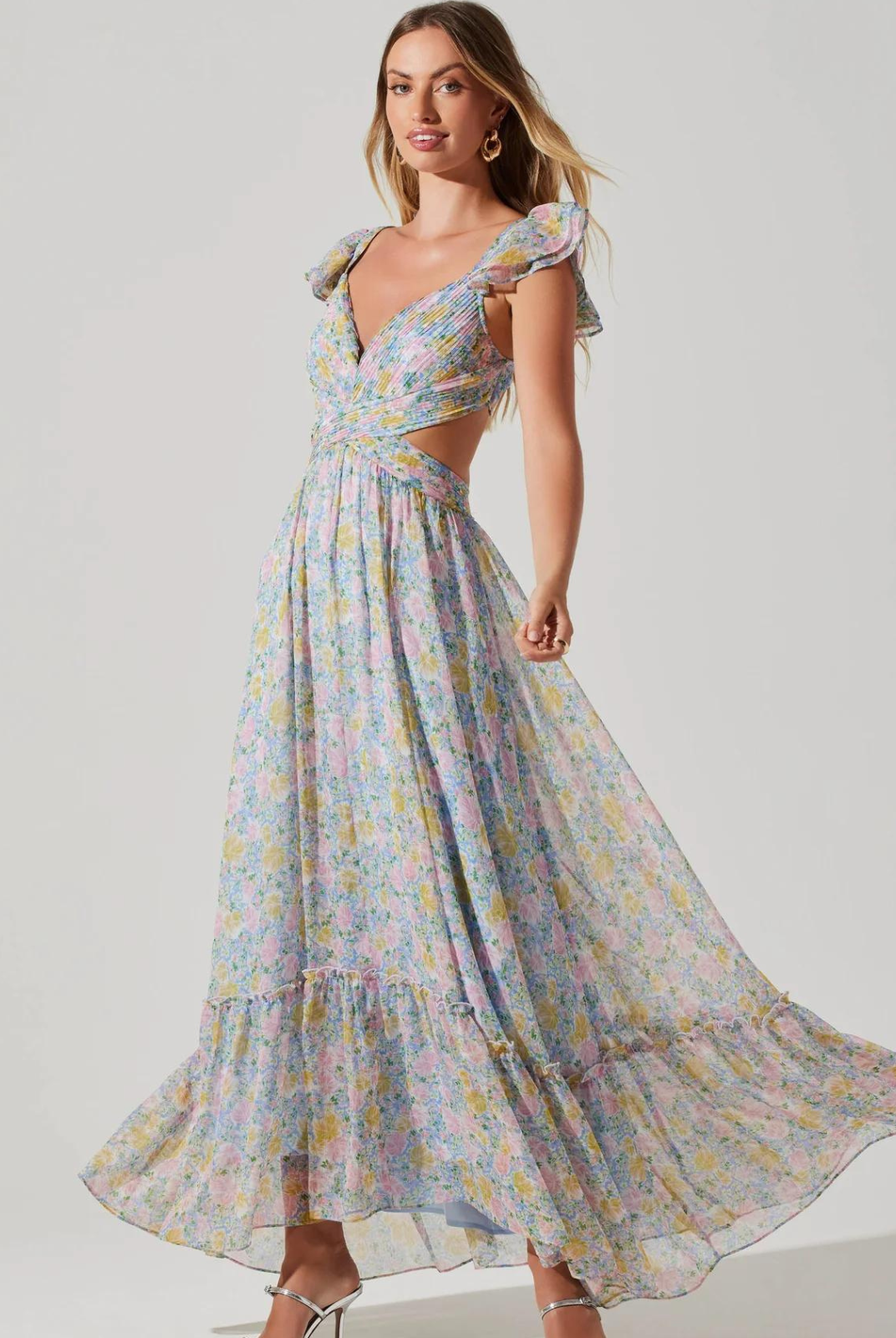 ASTR The Label Primrose Floral Maxi Dress. Sweetheart neckline Pleated bodice Cutout accents Strappy back design Short, ruffle sleeves Concealed back zip closure