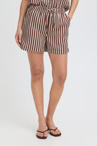 Person wearing a brown and white striped short with a drawstring