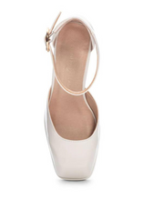 Load image into Gallery viewer, Chinese Laundry Oaklen Pump
