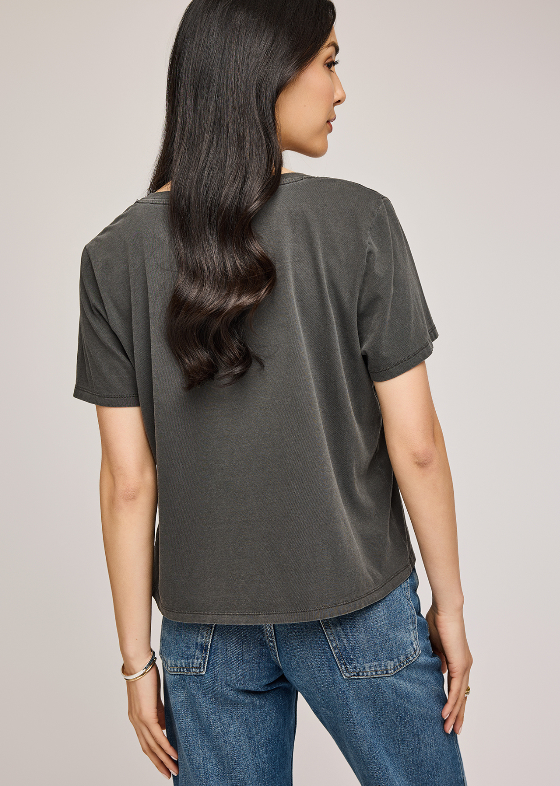 Basic vneck tee 