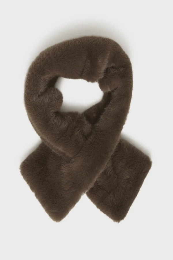 ICHI IAEBNA Scarf in Coffee, featuring soft, cozy fabric in a rich brown shade. A versatile cold-weather accessory perfect for everyday wear.