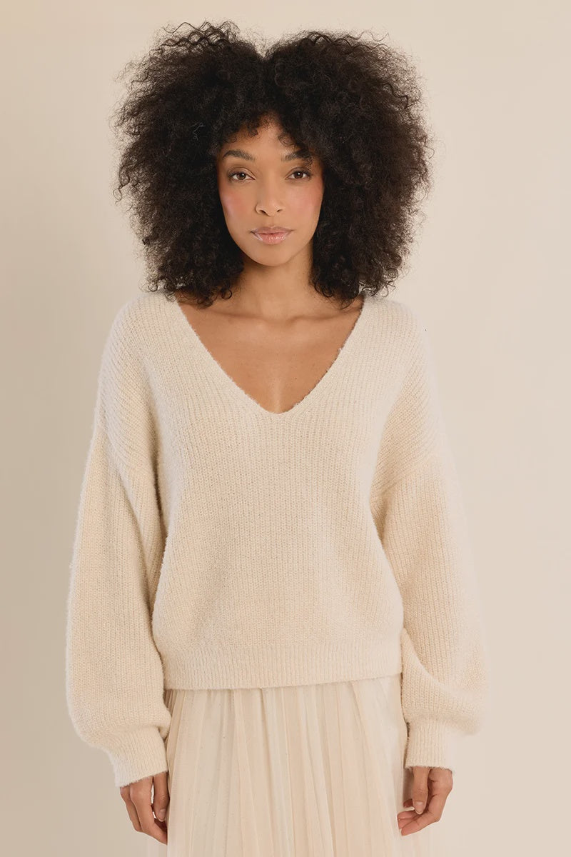Long-sleeve V-neck sweater featuring a straight fit and delicate lace bow detail at the back.