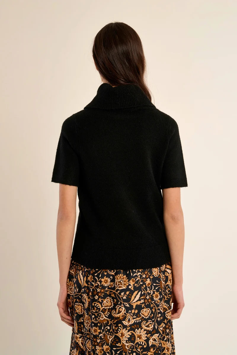 Short-sleeve knitted sweater featuring a cowl neckline and a flattering slim-fit silhouette.