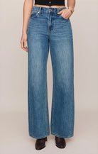 High-rise wide-leg jeans in a vintage-inspired blue wash, featuring a subtle twisted seam, full-length legs, and classic five-pocket styling.
