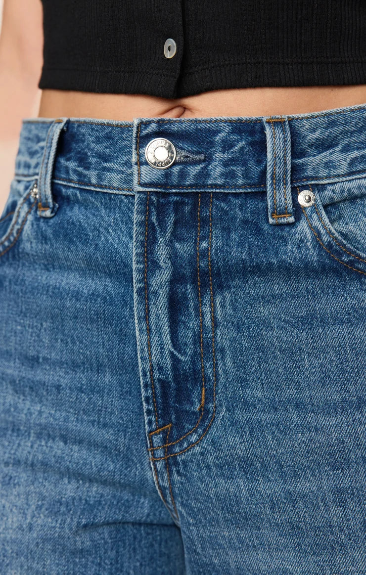 High-rise wide-leg jeans in a vintage-inspired blue wash, featuring a subtle twisted seam, full-length legs, and classic five-pocket styling.
