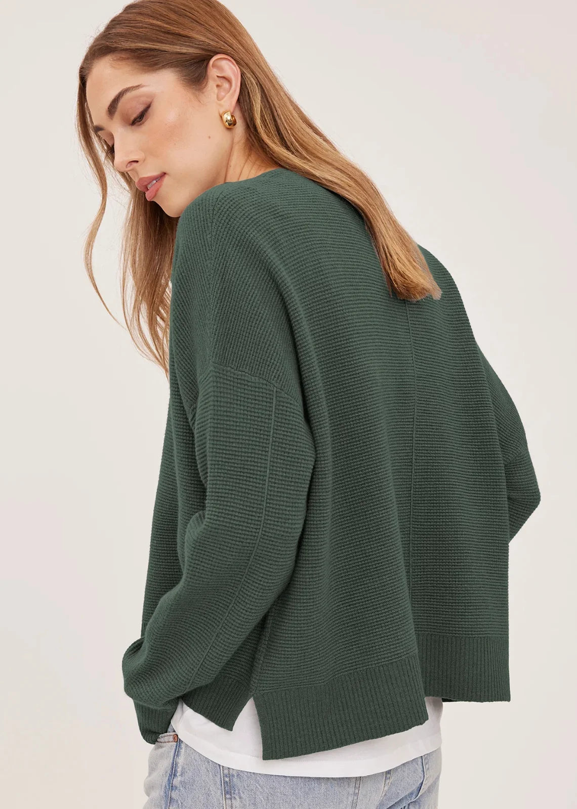 Axel oversized sweater in a soft waffle-knit yarn, featuring a crew neckline, exposed seam details, and side slits for a relaxed, textured look.