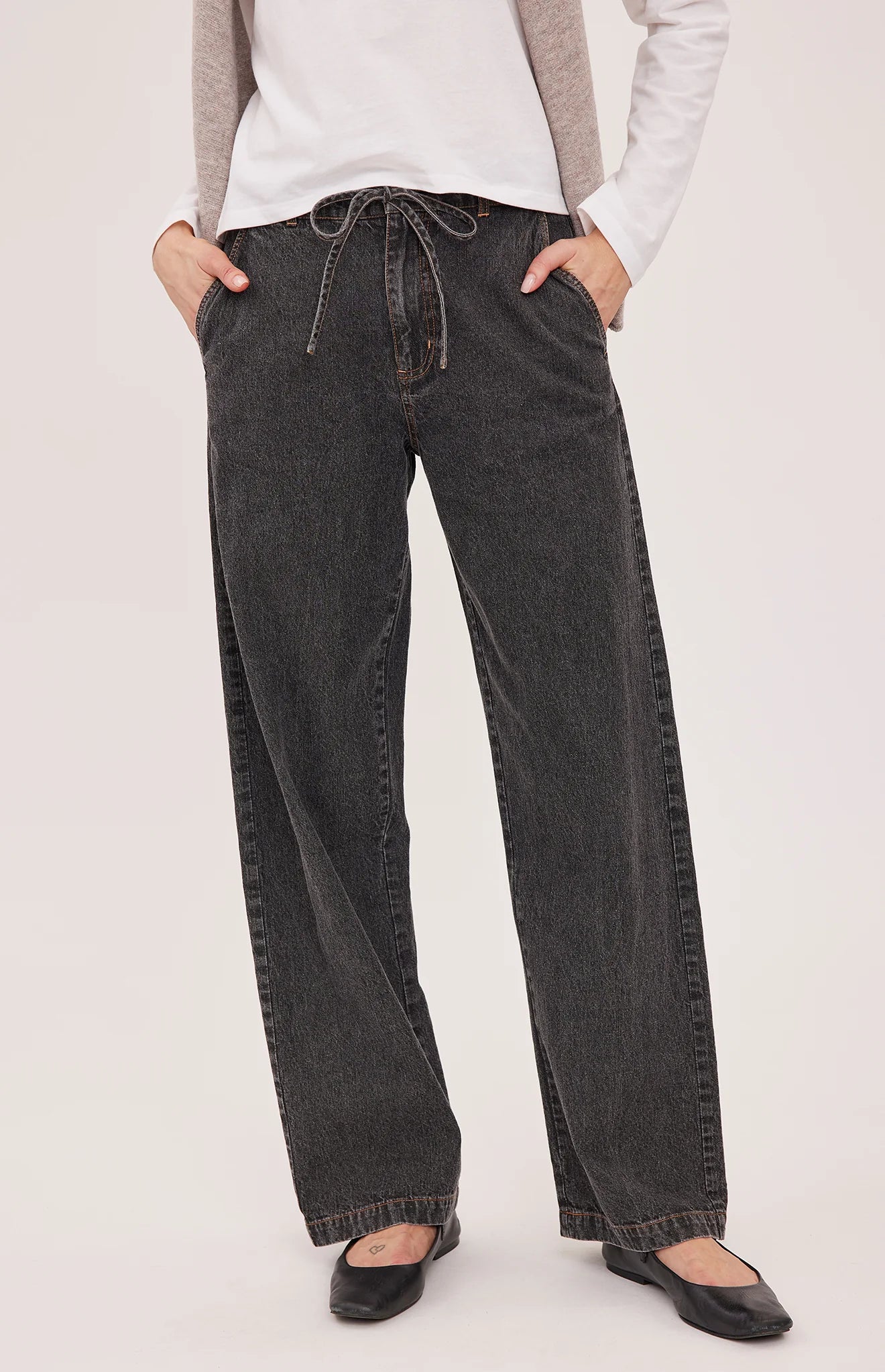 Hayden high-rise barrel-leg pants in washed denim, featuring slash pockets, a front zipper closure, and an elasticated back waistband. Made from a cotton-linen blend for a relaxed, lived-in look.