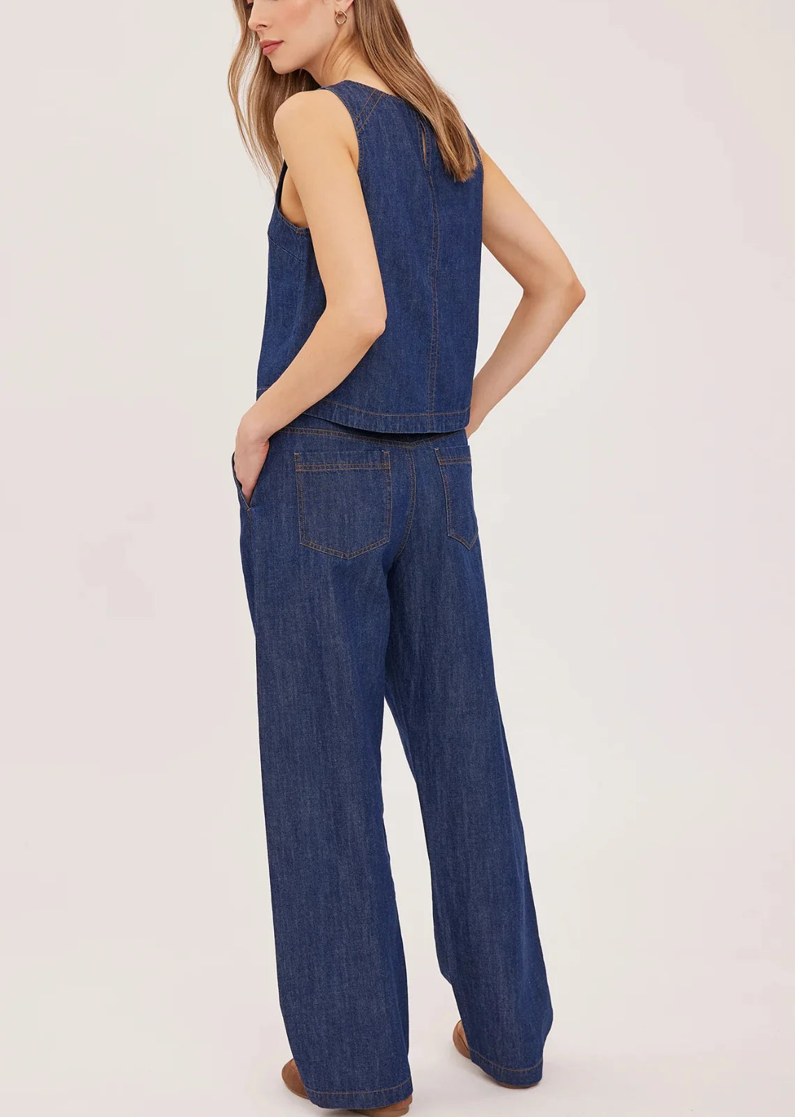 Hayden high-rise barrel-leg pants in washed denim, featuring slash pockets, a front zipper closure, and an elasticated back waistband. Made from a cotton-linen blend for a relaxed, lived-in look.