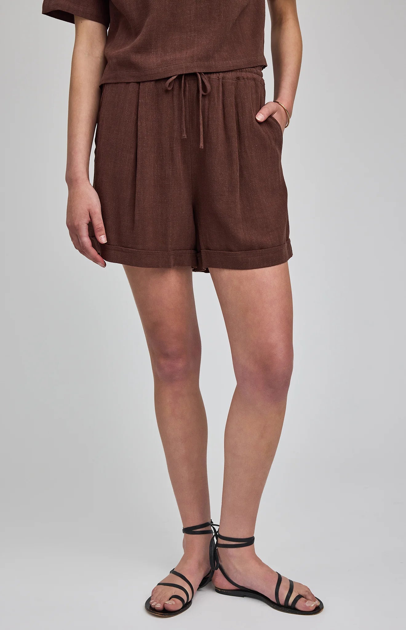 High-rise Juno shorts in a lightweight rayon-linen blend featuring an elastic drawstring waistband, front slash pockets, back patch pockets, and a relaxed fit.