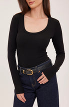 Lexy top in a stretchy ribbed fabric with a body-hugging contour fit, scoop neckline, and delicate scalloped edge for a feminine finish. Available in Black and Smoke.
