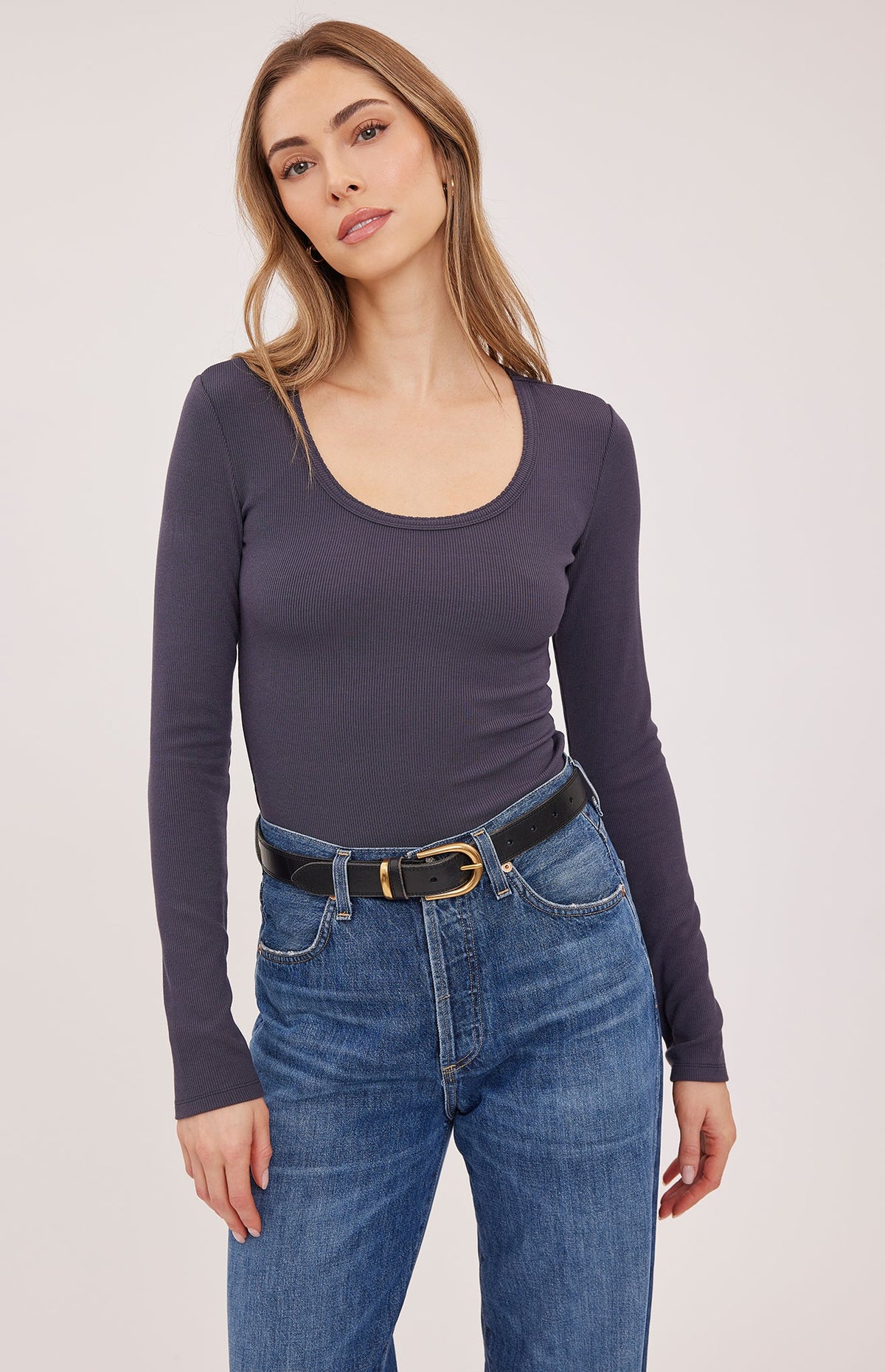 Lexy top in a stretchy ribbed fabric with a body-hugging contour fit, scoop neckline, and delicate scalloped edge for a feminine finish. Available in Black and Smoke.