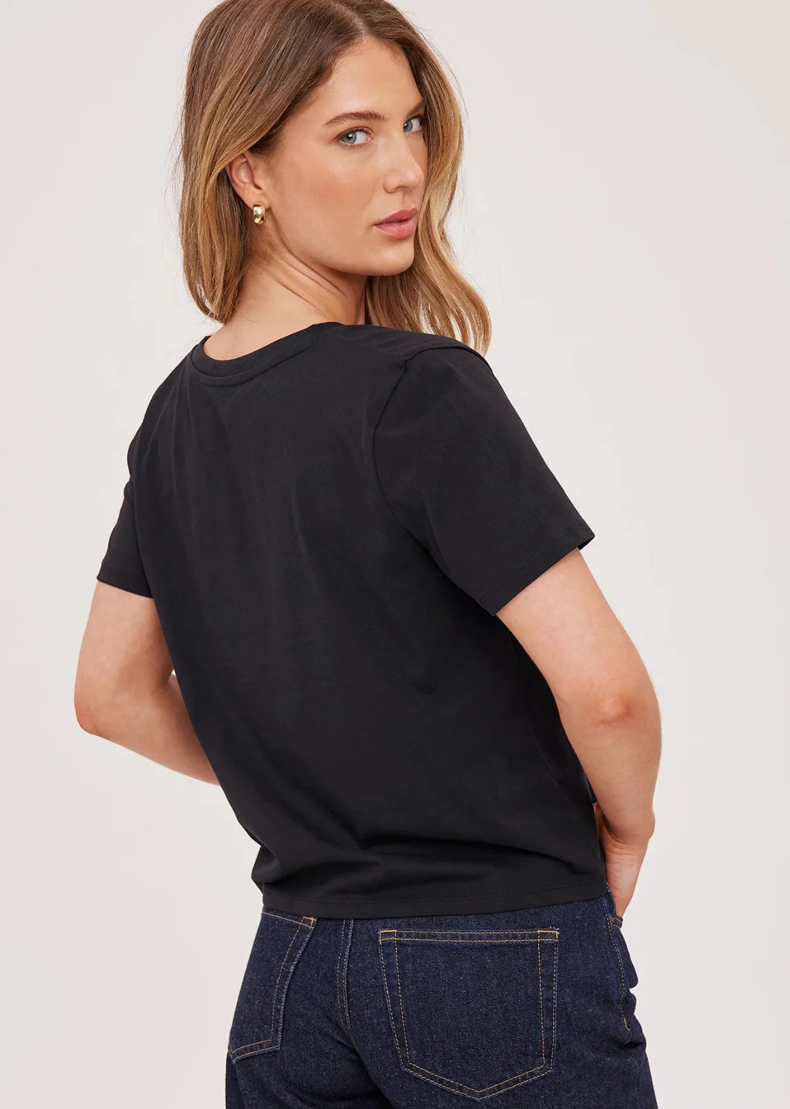 Lucy relaxed-fit V-neck T-shirt in garment-dyed cotton jersey, featuring a classic silhouette with a soft, lived-in look.