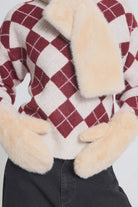 ICHI IEBNA Gloves in Oatmeal featuring a sleek, timeless design and comfortable fit. These versatile cold-weather gloves offer a polished finishing touch to everyday outfits.