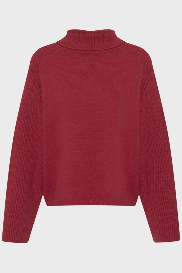ICHI IHBETIAS Pullover in red, featuring a soft knit texture, relaxed fit, long sleeves, and a classic everyday silhouette.