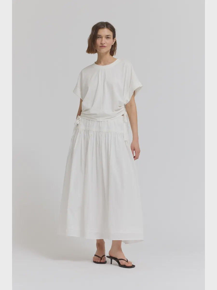Side scrunch tee with adjustable ruched detailing along the side, creating a flattering contoured silhouette with a comfortable, easy fit.

