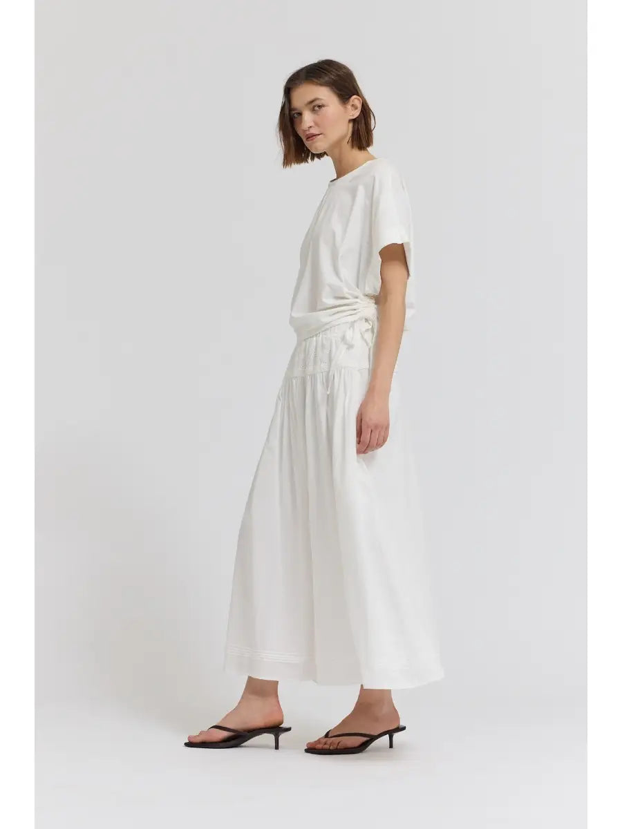 Side scrunch tee with adjustable ruched detailing along the side, creating a flattering contoured silhouette with a comfortable, easy fit.