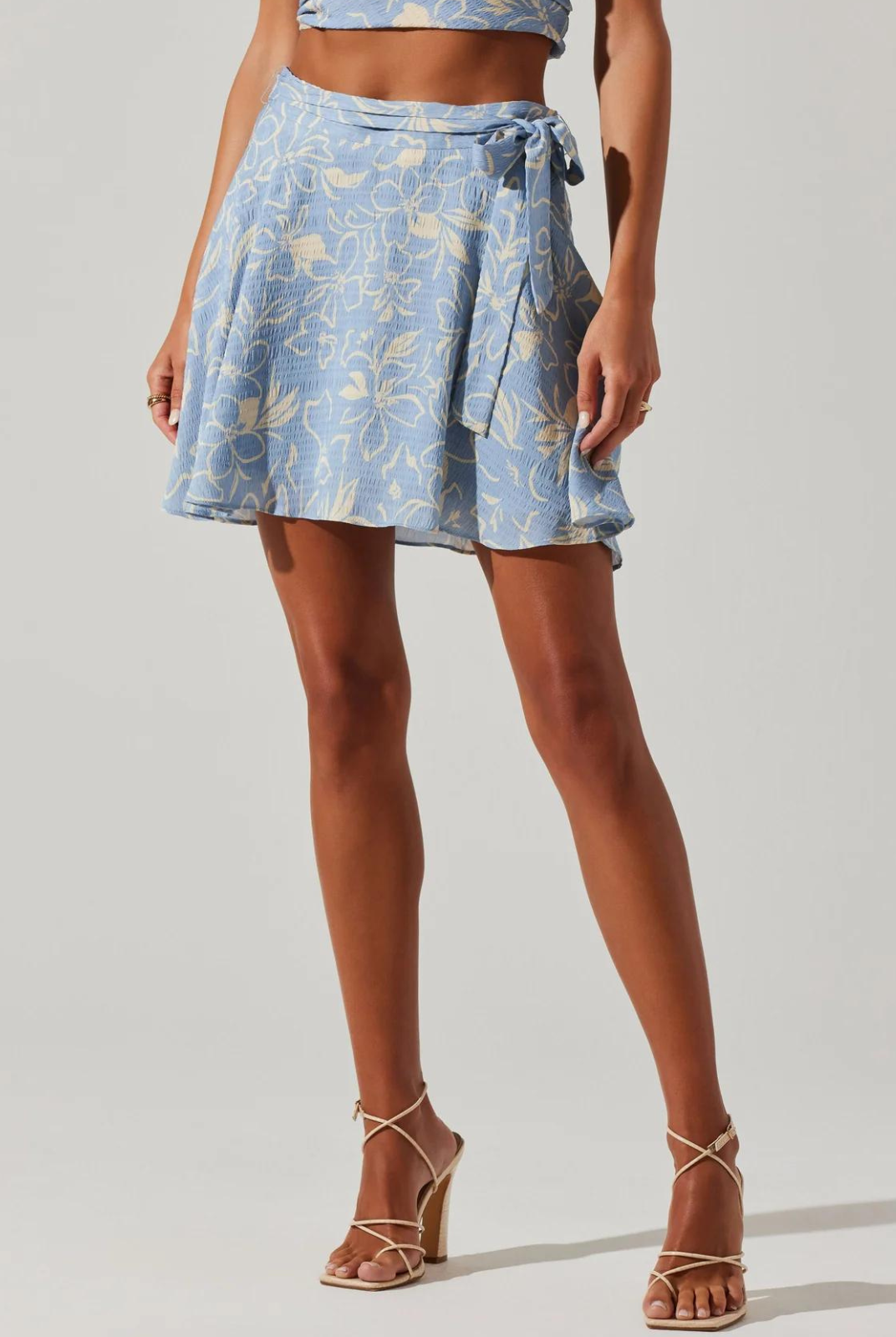 ASTR The Label Tazia Skirt. Sketched floral design Fitted at waist with relaxed skirt Concealed side zipper with side tie detail The Tazia Skirt pairs well with the Tazia Top.