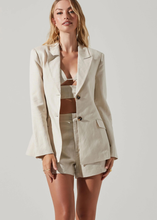 Load image into Gallery viewer, ASTR The Label Arya Front Button Blazer
